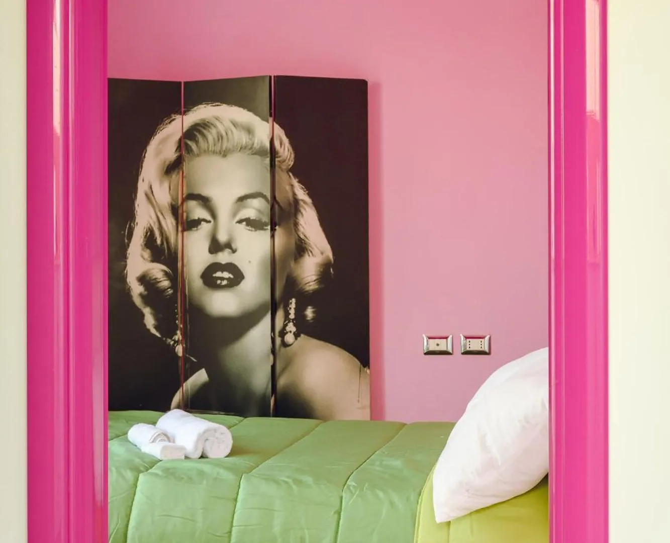 Pink Barbie'S House, Domus Lumeras 阿尔盖罗